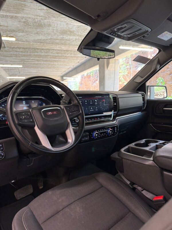GMC Sierra SLE 2023 - Image 2