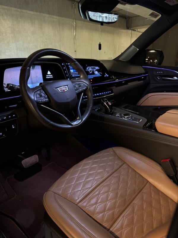Cadillac Escalade ESV 2023 - Image 3