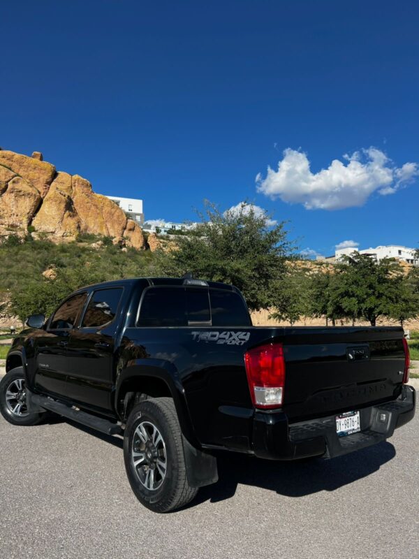 Toyota Tacoma TRD 2019 - Image 2