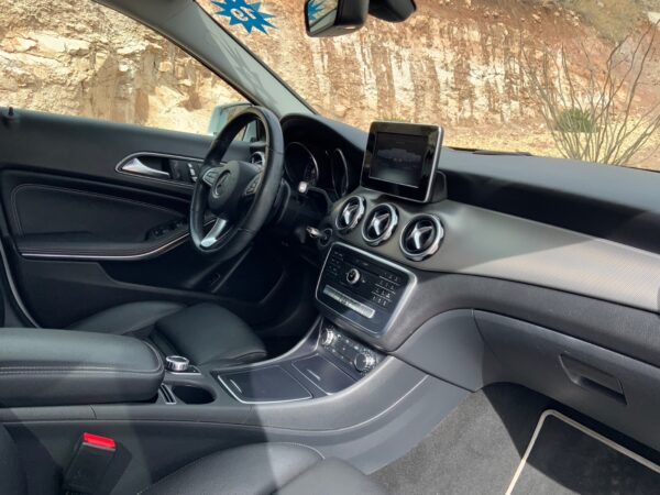 Mercedes benz gla 200 2019 - Image 3