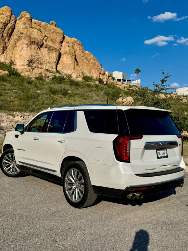 GMC Yukon Denali 2021 - Image 2