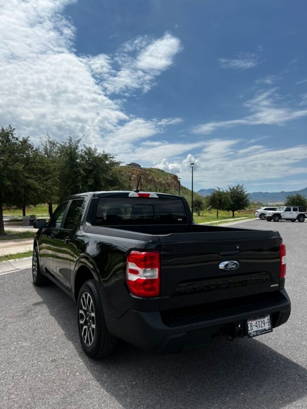 Ford Maverick Lariat AWD 2024 - Image 2