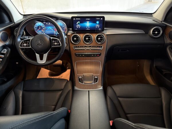 Mercedes GLC 300 2021 - Image 2