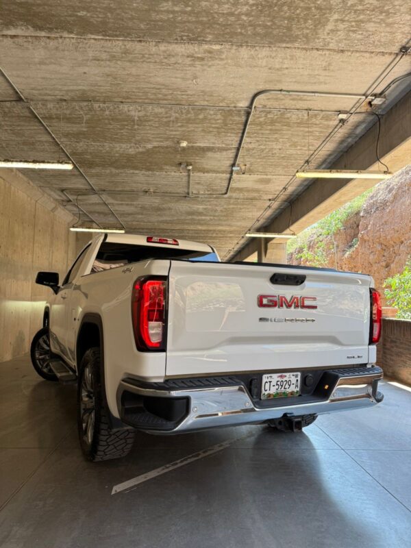 GMC Sierra SLE 2023 - Image 3