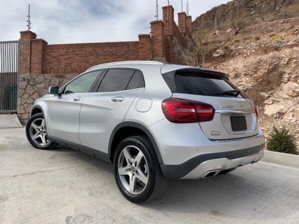 Mercedes benz gla 200 2019 - Image 2