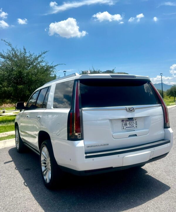 Cadillac Escalade 2017 - Image 2