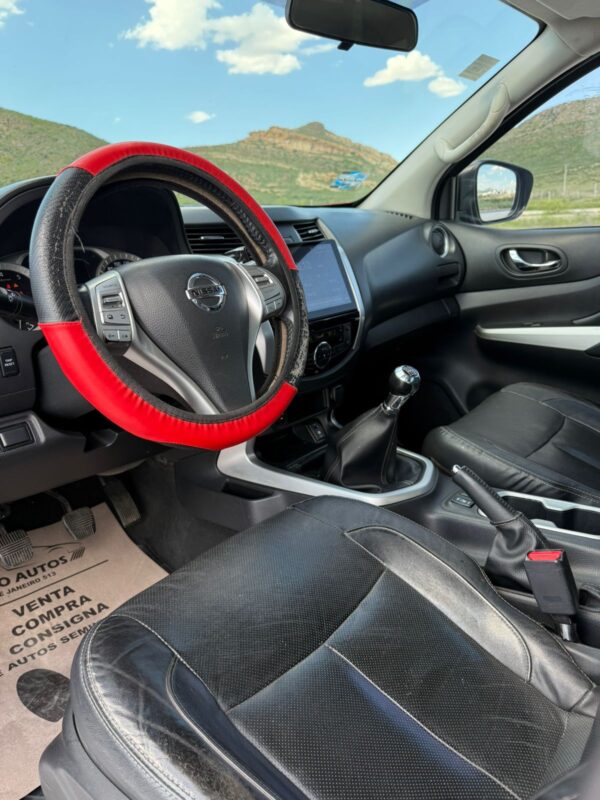 Nissan Frontier platinum 2018 - Image 2