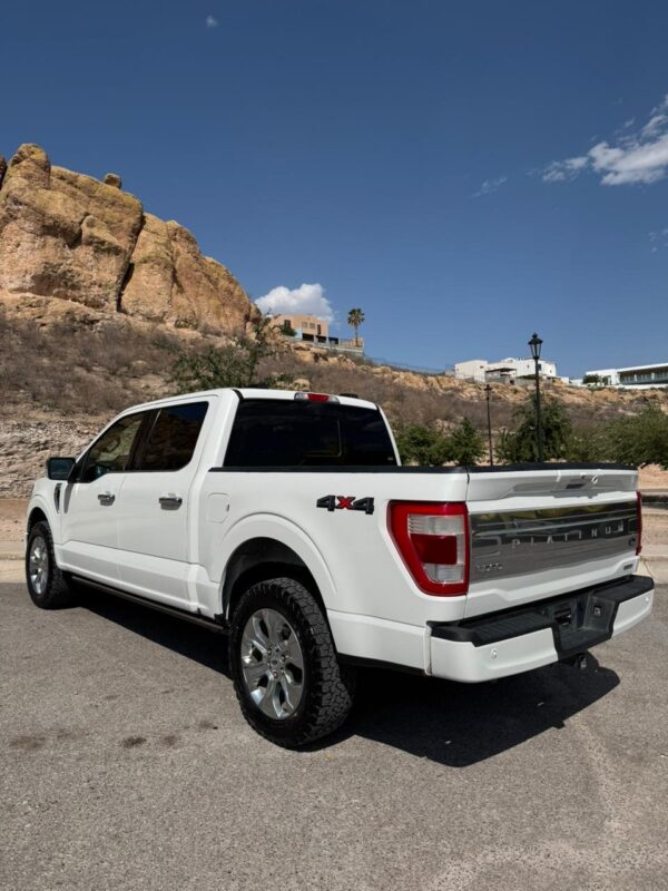 Ford Lobo Platinum 2021 - Image 2
