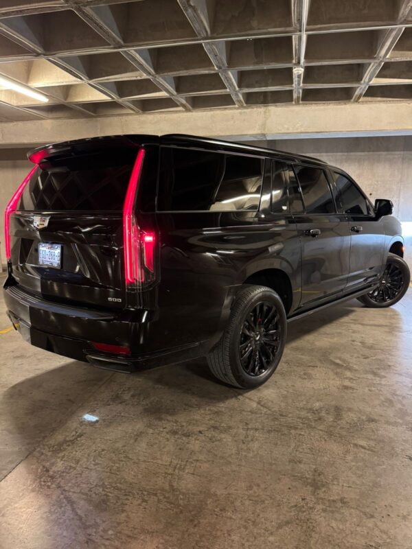 Cadillac Escalade ESV 2023 - Image 2
