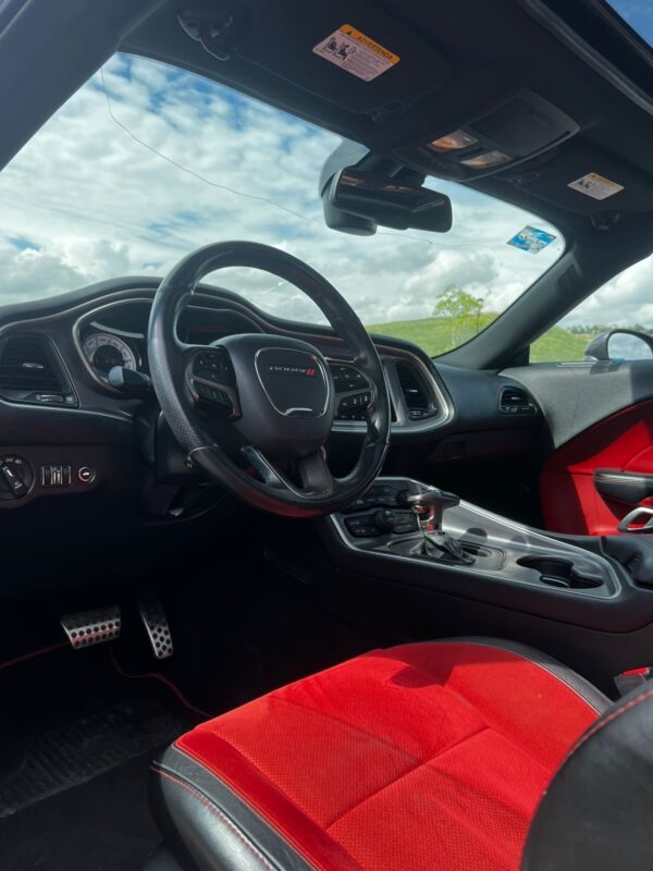 Dodge challenger Scat Pack 2019 - Image 2