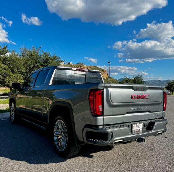 GMC Sierra Denali 2019 - Image 2